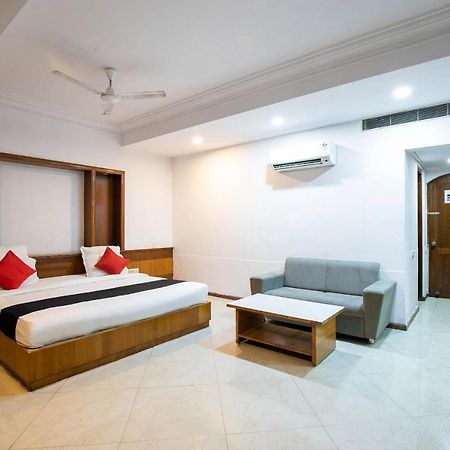 Collection O 49275 Hotel Suman City Gandhinagar Buitenkant foto