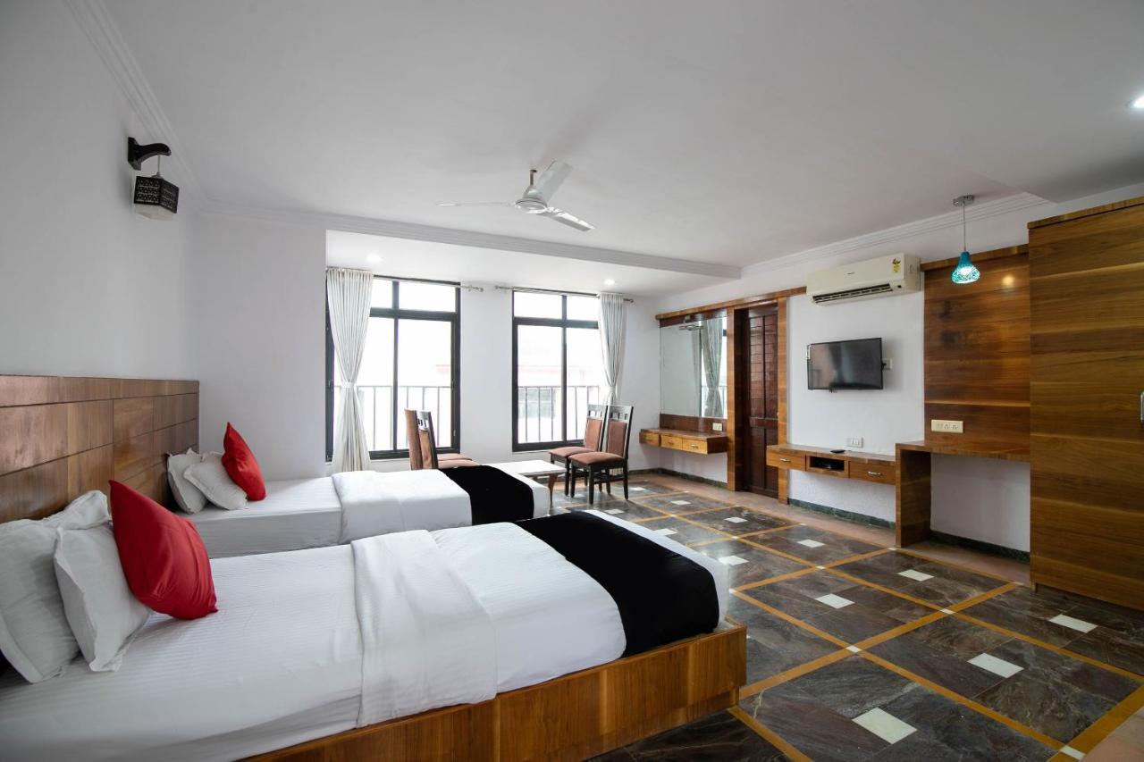 Collection O 49275 Hotel Suman City Gandhinagar Buitenkant foto