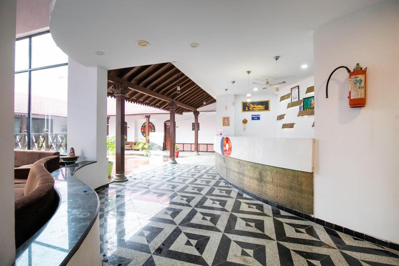 Collection O 49275 Hotel Suman City Gandhinagar Buitenkant foto